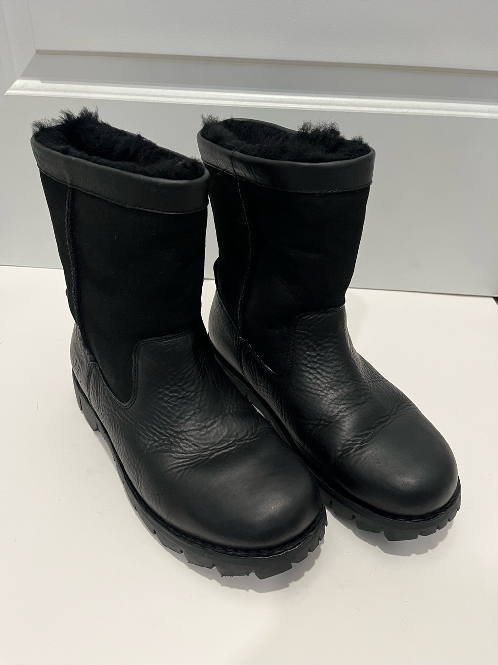 UGG Beacon Black Leather & Suede Shearling-Lined Pull-On Winter Boots